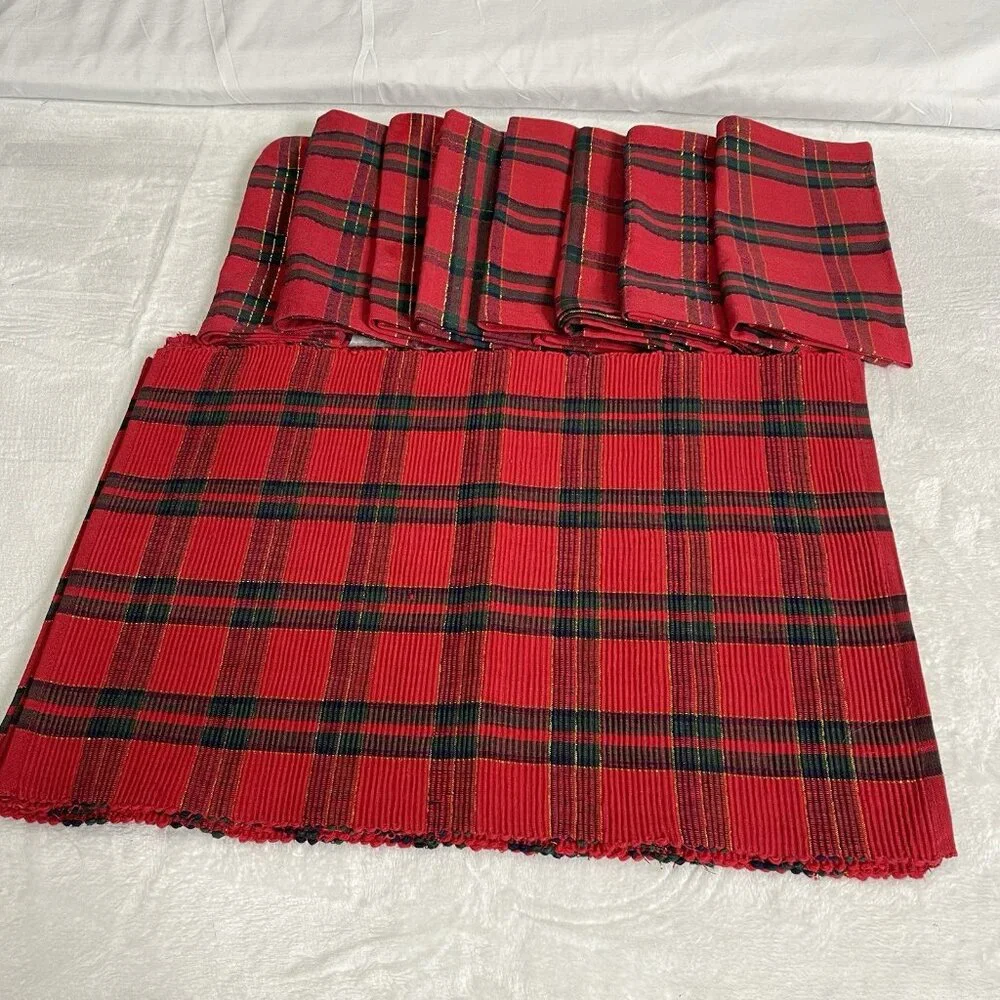 Bed Bath & Beyond Christmas Red & Green 6‎ Cloth Placemats & 8 Matching Napkins